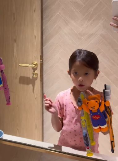 Thật bất ngờ! Mới 4 tuổi mà Lisa nhà Hồ Ngọc Hà nói ra được câu này: Mẹ phải khéo dạy cỡ nào!- Ảnh 1.