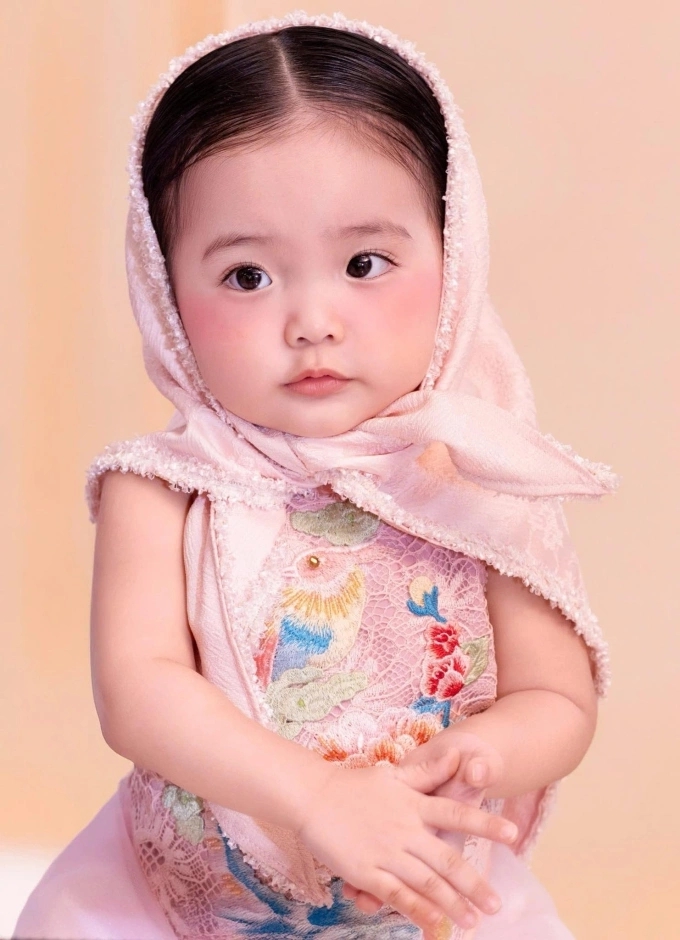 "Bắc Bling" phiên bản nhí: Hòa Minzy "đứng hình" vì đáng yêu lisa khanh thi 1 1743491303 9277 1743493236 16414621 1743508585743 17435085860961103726840