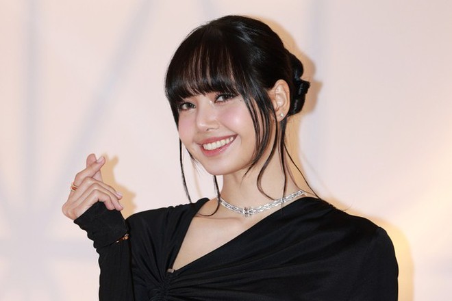 Ông Nawat bị Lisa (BLACKPINK) từ chối- Ảnh 2. Ông Nawat bị Lisa (BLACKPINK) từ chối- Ảnh 2.