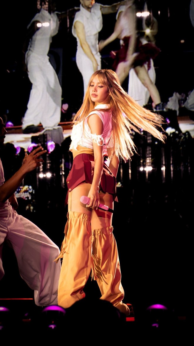 Hình thể siêu thực của Lisa (BLACKPINK)- Ảnh 16.