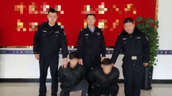 Hoảng hồn 2 nam streamer ngang nhiên sử dụng chất cấm ngay trên livestream 27 Hoảng hồn 2 nam streamer ngang nhiên sử dụng chất cấm ngay trên livestream livestream chat cam 2 ydqtjpg