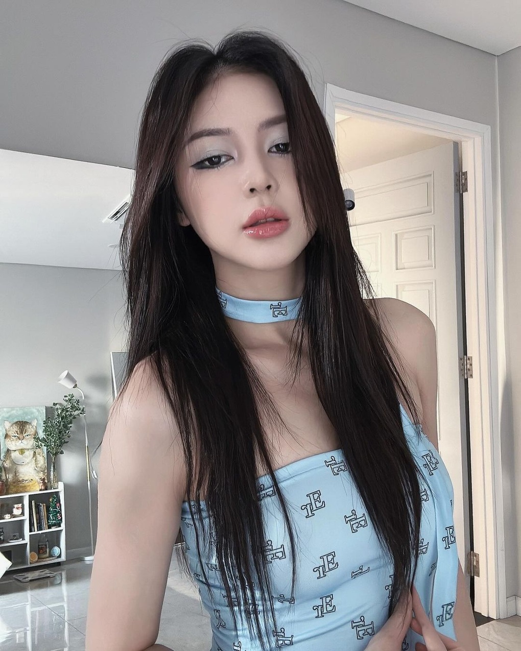 Chỉ một khoảnh khắc khoe đôi chân