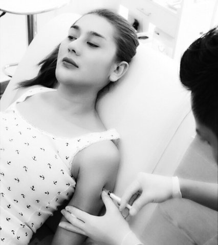 Sao nữ Vbiz bị hải quan giữ lại vì mặt lạ hoắc sau khi phẫu thuật thẩm mỹ, thừa nhận sức khỏe yếu đi rõ rệt- Ảnh 6.