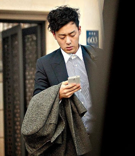 "Mợ chảnh" Jeon Ji Hyun "ra đường", nai lưng gánh nợ 287 tỷ cho chồng đại gia rởm lo gia the khung va hinh anh hoa 17507522651331415377698 1750756326273 17507563265491453974996