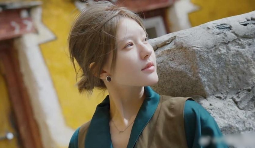 Mặt mộc gây tranh cãi của Triệu Lộ Tư- Ảnh 1.