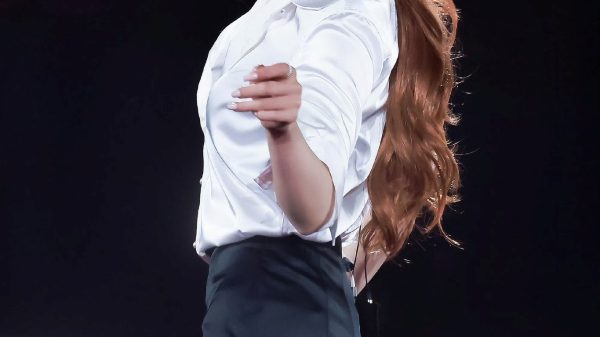 Triệu Lộ Tư đón tin vui lo tu7 1762763794886 1762763795106185791418