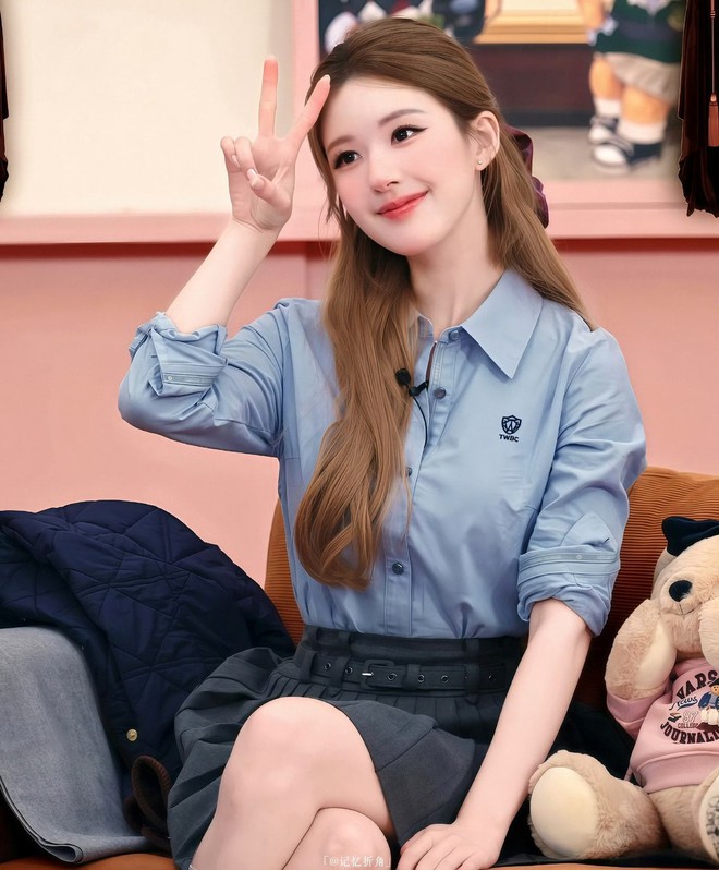 Hàng chục nghìn người đứng chật kín 9 tầng lầu để gặp Triệu Lộ Tư- Ảnh 3.