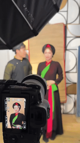 Hòa Minzy - Văn Toàn thân thiết ra sao mà chủ động