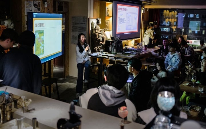 Lạ lùng lớp học trong quán rượu ở Trung Quốc- Ảnh 1. Lạ lùng lớp học trong quán rượu ở Trung Quốc- Ảnh 1.