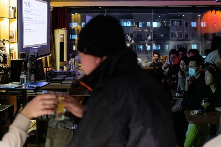 Lạ lùng lớp học trong quán rượu ở Trung Quốc- Ảnh 2. Lạ lùng lớp học trong quán rượu ở Trung Quốc- Ảnh 2.