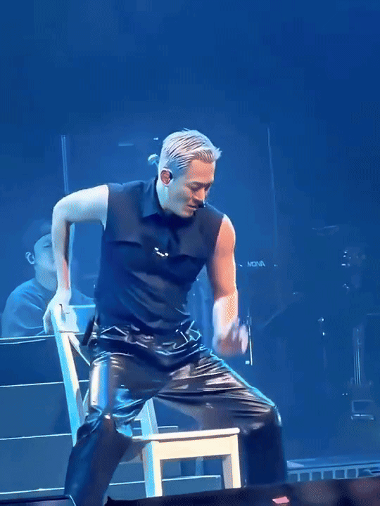 Thiếu gia showbiz lộ ảnh giường chiếu đang làm gì mà khó coi vậy?- Ảnh 1.