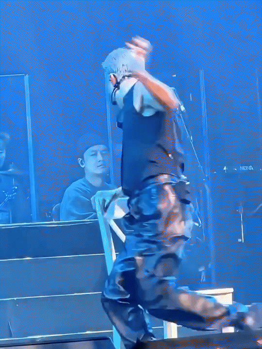 Thiếu gia showbiz lộ ảnh giường chiếu đang làm gì mà khó coi vậy?- Ảnh 2.