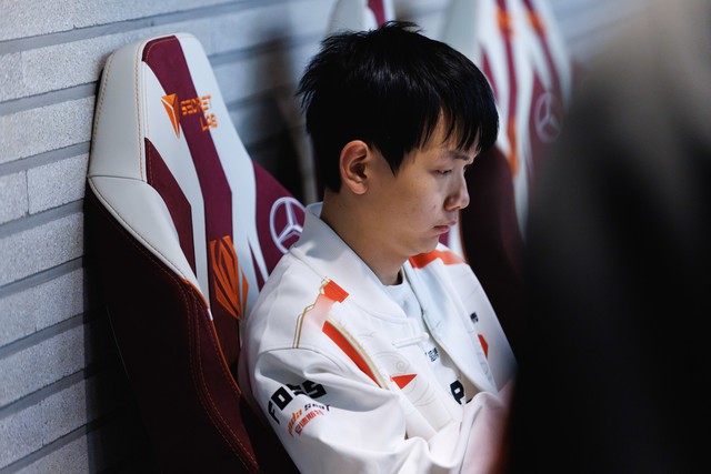 Đại diện LPL rơi vào khủng hoảng thực sự, HLV cũng