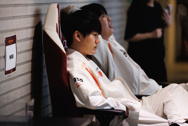 Nghi vấn chiến đội LPL mâu thuẫn nội bộ, Nghi vấn chiến đội LPL mâu thuẫn nội bộ,