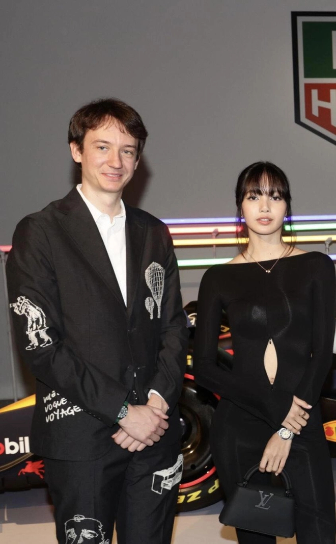 Đoạn CCTV gây phẫn nộ về Lisa (BLACKPINK)- Ảnh 2. Đoạn CCTV gây phẫn nộ về Lisa (BLACKPINK)- Ảnh 2.