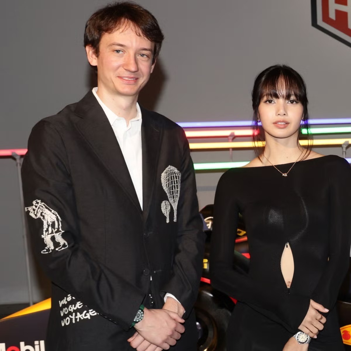 Rộ tin Lisa (BLACKPINK) cắt đứt với bạn trai nhà tỷ phú vì còn