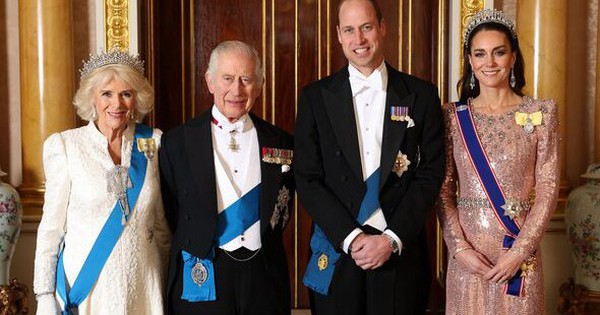 2 loại thực phẩm cả thế giới đều ăn nhưng lại bị "cấm cửa" trong bữa ăn của Hoàng gia Anh 26 2 loại thực phẩm cả thế giới đều ăn nhưng lại bị "cấm cửa" trong bữa ăn của Hoàng gia Anh ls 5904487 1737909036985 17379090372521948639446 1737909940566 17379099409961048964039 1737956331560 17379563318761513861930 18 0 387 590 crop 17379564816952035363303jpg