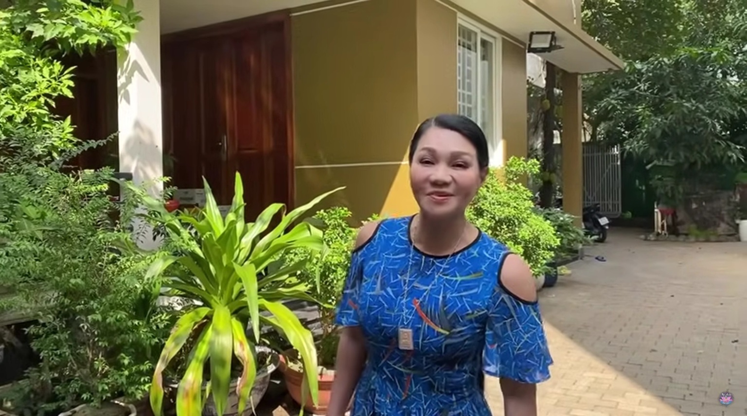 Nữ NSND sở hữu biệt thự gần 500m2 trung tâm TP.HCM, 20 tuổi đã mua ô tô- Ảnh 5. Nữ NSND sở hữu biệt thự gần 500m2 trung tâm TP.HCM, 20 tuổi đã mua ô tô- Ảnh 5.