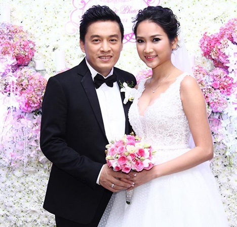 Vợ kém 17 tuổi của Lam Trường: 6 tuổi được mẹ dắt tới cho chồng bế trên tay- Ảnh 1. Vợ kém 17 tuổi của Lam Trường: 6 tuổi được mẹ dắt tới cho chồng bế trên tay- Ảnh 1.