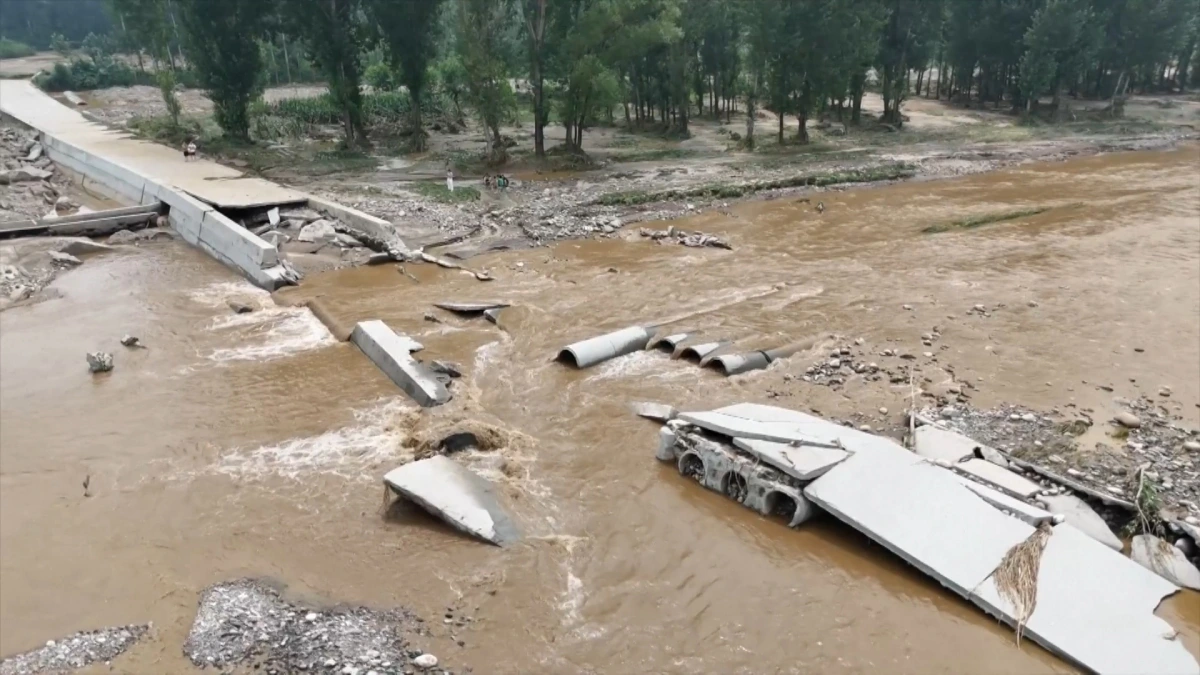 Bắc Kinh (Trung Quốc) ban bố cảnh báo lũ lụt cao nhất- Ảnh 1. Bắc Kinh (Trung Quốc) ban bố cảnh báo lũ lụt cao nhất- Ảnh 1.