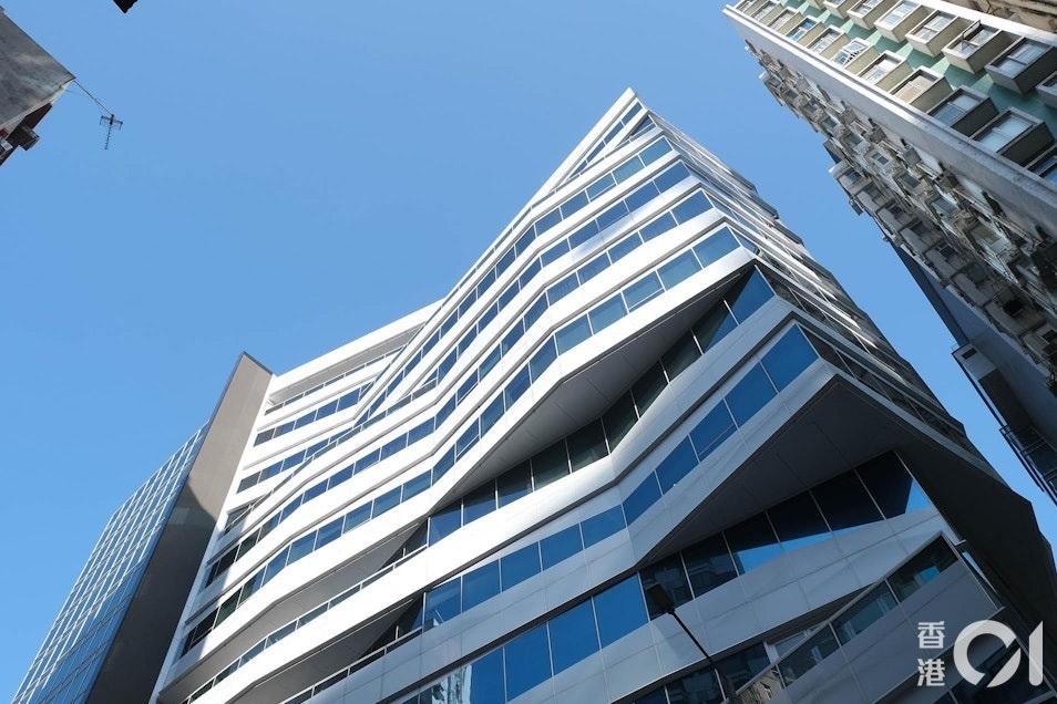 Truyền thông Hồng Kông hé lộ cánh tay phải của