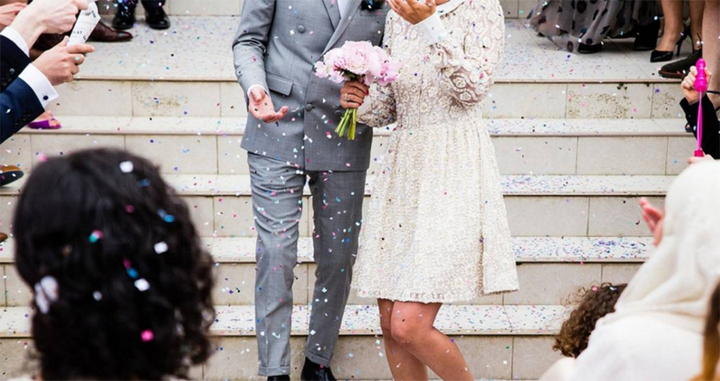 Đại gia dỏm cầu hôn với vali đầy tiền giả, cô gái bị lừa gần nửa tỷ đồng- Ảnh 1.