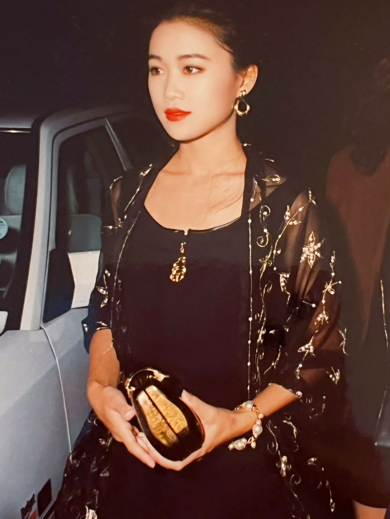 Chúc Anh Đài đẹp nhất màn ảnh U60 mà ngỡ như mới 30, trẻ mãi không già nhờ phim giả tình thật- Ảnh 8.