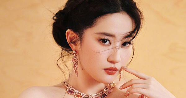 Lưu Diệc Phi lộ nhân cách thật khi bị người khác vạch trần thói phông bạt ngay trên sóng trực tiếp 27 Lưu Diệc Phi lộ nhân cách thật khi bị người khác vạch trần thói phông bạt ngay trên sóng trực tiếp luu diec phi 17466805514662076621777 273 0 1472 2291 crop 17466806796661448698819jpg