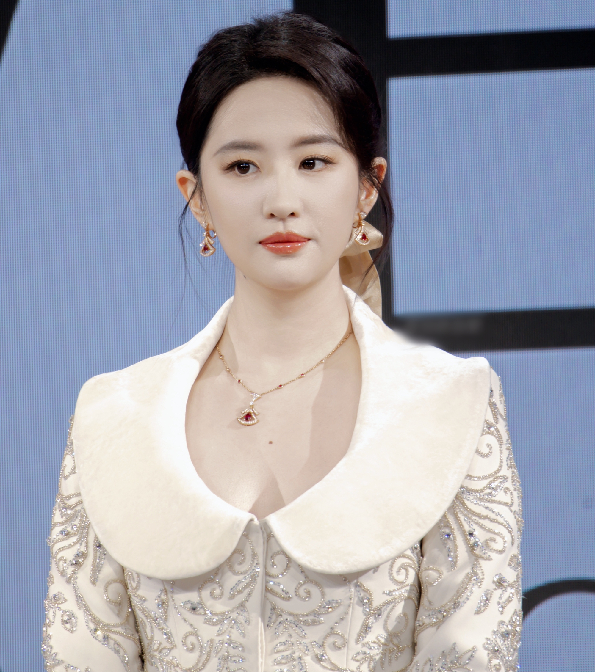 Lưu Diệc Phi lộ nhân cách thật khi bị người khác vạch trần thói phông bạt ngay trên sóng trực tiếp- Ảnh 2.