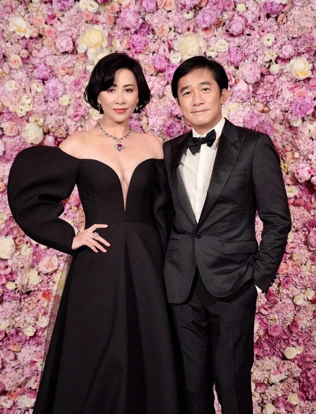 Vừa lộ file ghi âm nói xấu cả showbiz 43 phút, đạo diễn gạo cội bị lật tẩy thêm trò biến thái,