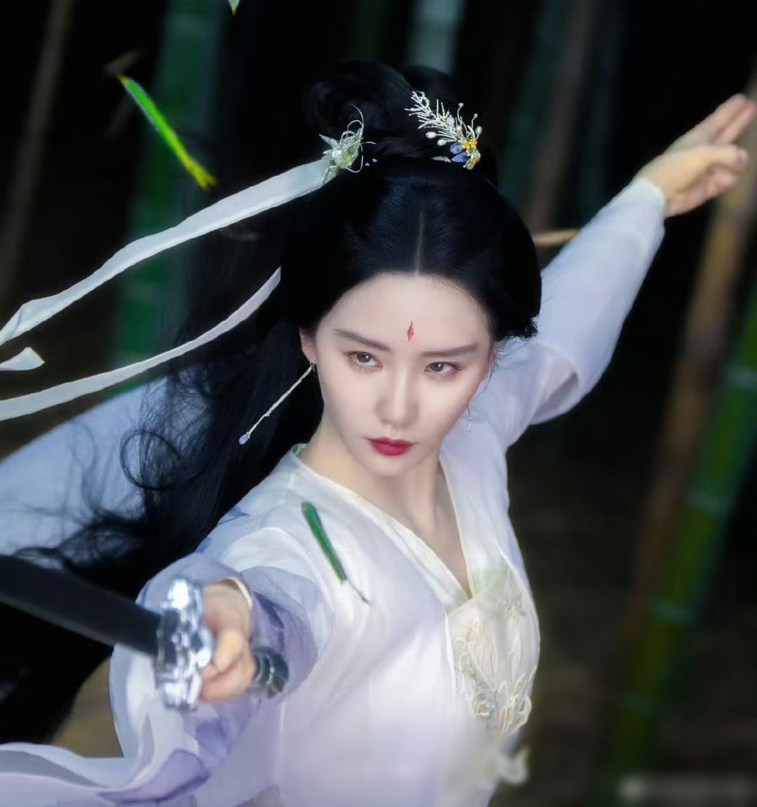 Phim cổ trang chưa chiếu đã bị chê nát nước, nữ chính đẹp mê mẩn nhưng ai nhìn cũng thấy mỏi cổ- Ảnh 8.