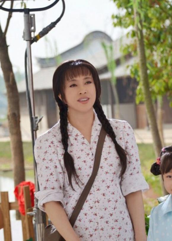 Phim ngôn tình mới khởi quay đã bị chê tan nát, nữ chính hơn nam chính 38 tuổi quá sốc- Ảnh 5. Phim ngôn tình mới khởi quay đã bị chê tan nát, nữ chính hơn nam chính 38 tuổi quá sốc- Ảnh 5.