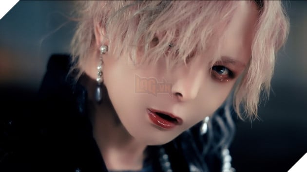 Thông tin khiến làng nhạc Nhật Bản và cộng đồng fan quốc tế bàng hoàng, bởi trước đó anh vẫn còn hoạt động âm nhạc.