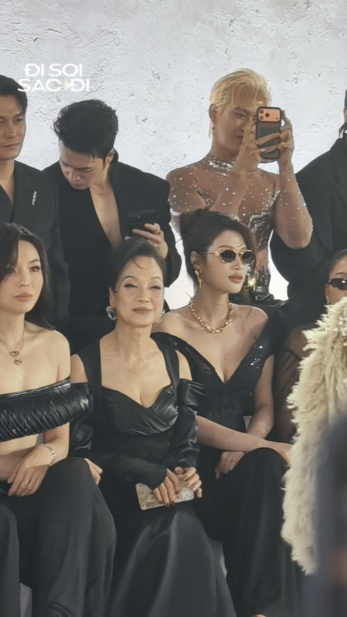 Hot nhất hôm nay: Kỳ Duyên nhìn Minh Triệu đắm đuối, Thiên Ân đeo kính đen không cảm xúc- Ảnh 2. Hot nhất hôm nay: Kỳ Duyên nhìn Minh Triệu đắm đuối, Thiên Ân đeo kính đen không cảm xúc- Ảnh 2.