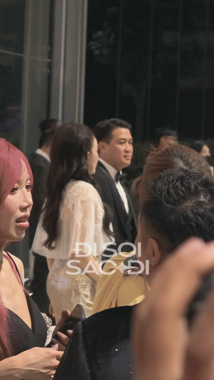 "Tổng tài nghiện vợ" Phillip Nguyễn: Không để Linh Rin ra khỏi tầm mắt, dắt tay ôm eo và chi tiết 10 điểm tinh tế lv020251207213801 ezgifcom video to gif converter 3 17651640139321135161517 1765167525169 176516752567971970640