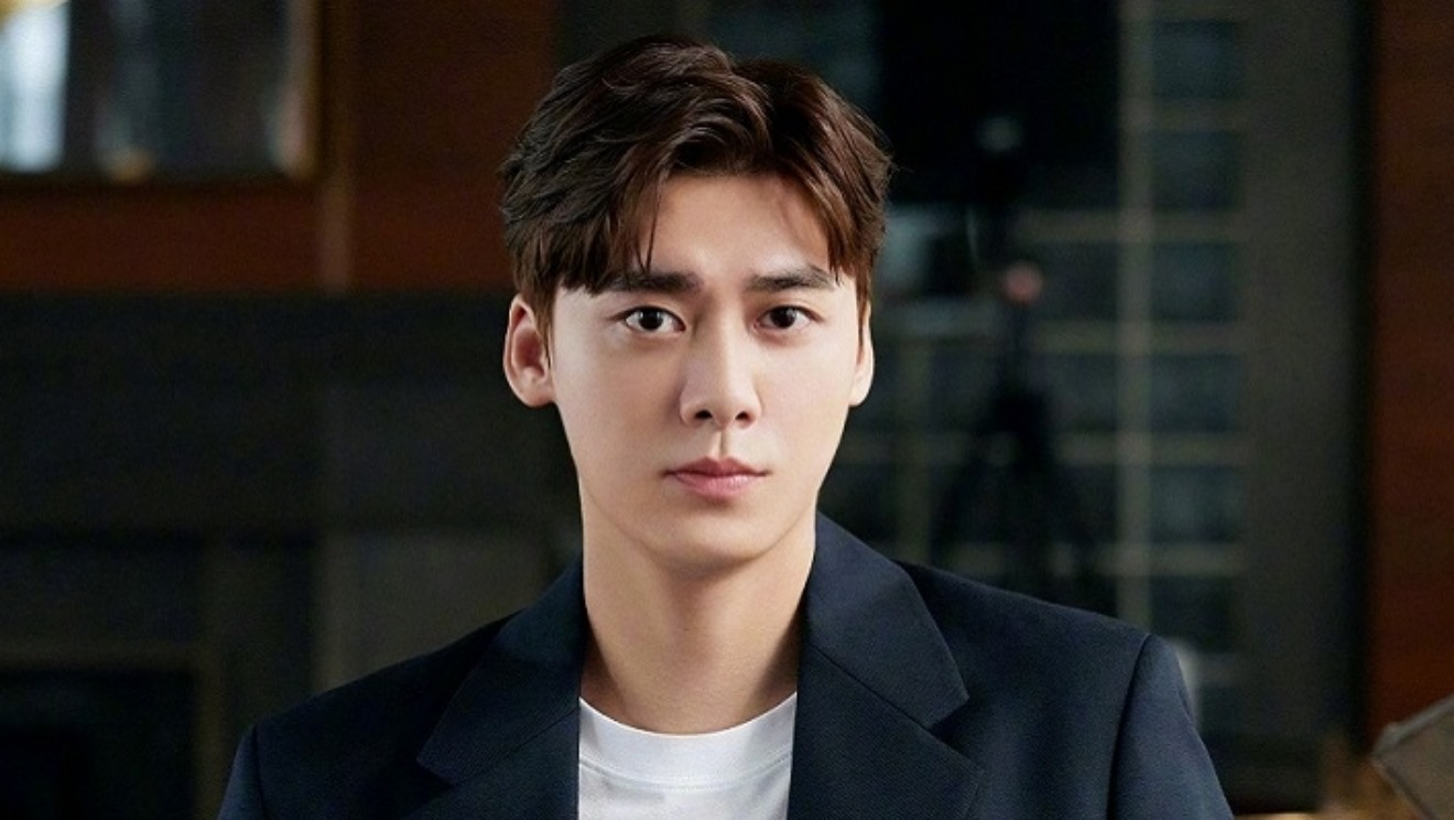 Sự hết thời của 1 sao hạng A: Nhân cách tệ hại 3 năm không ai mời đóng phim, phải quỳ gối xin lỗi khán giả- Ảnh 2. Sự hết thời của 1 sao hạng A: Nhân cách tệ hại 3 năm không ai mời đóng phim, phải quỳ gối xin lỗi khán giả- Ảnh 2.