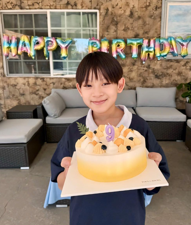 Gia đình Lý Hải - Minh Hà ăn mừng sinh nhật 9 tuổi của cậu út Mio, nhưng anh cả Rio mới là nhân vật