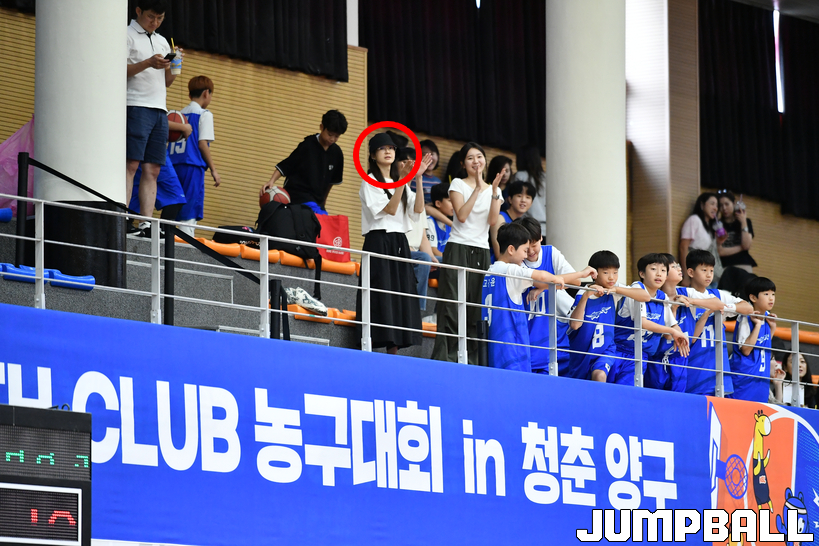 Quý tử nhà mỹ nhân “hack tuổi” đỉnh nhất lộ diện: Visual gây bão, tài năng và chơi thân với con trai Lee Byung Hun!- Ảnh 6. Quý tử nhà mỹ nhân “hack tuổi” đỉnh nhất lộ diện: Visual gây bão, tài năng và chơi thân với con trai Lee Byung Hun!- Ảnh 6.