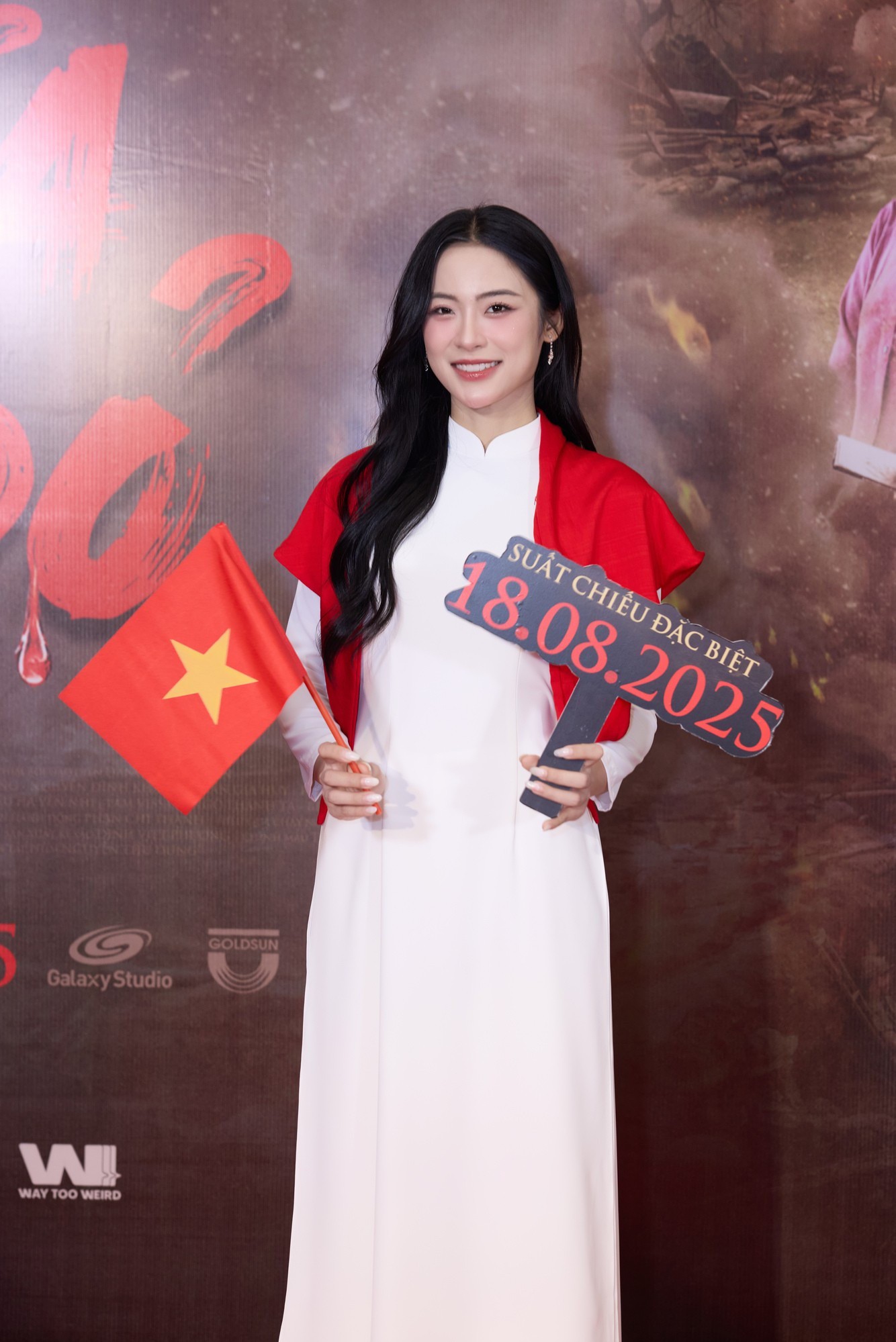 m-1-1755653777-781-width1334height1999 Hà Trúc Linh, Á hậu Châu Anh xúc động khi xem phim 'Mưa đỏ' - 2