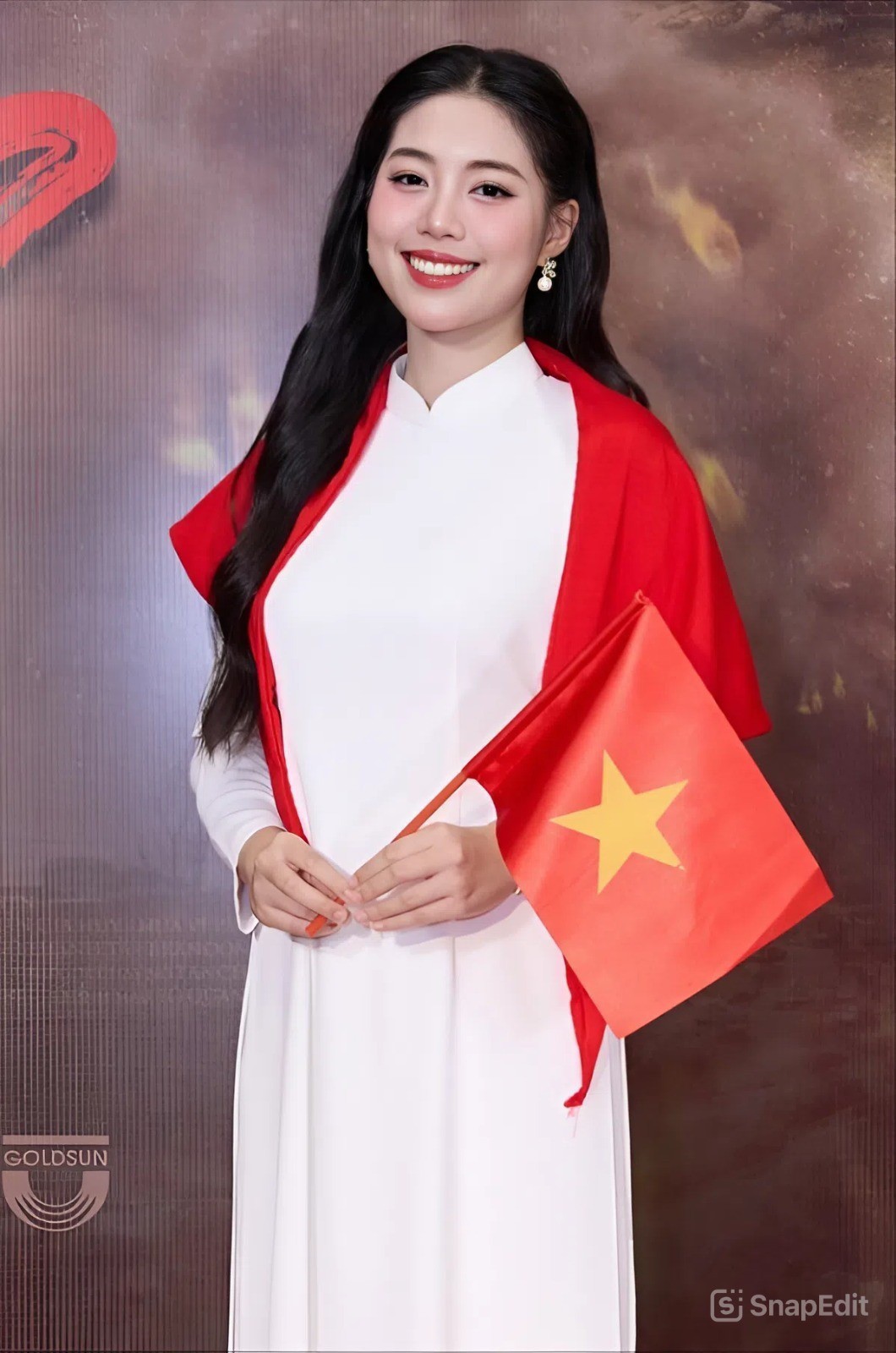 m-2-1755653777-840-width1060height1600 Hoa hậu Hà Trúc Linh, Á hậu Châu Anh, Vân Nhi tại buổi công chiếu phim Mưa đỏ.