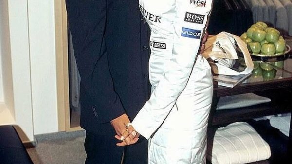 Vụ tấn công kỳ lạ nhắm vào Beckham m1 1761119946753 17611199469801152744507