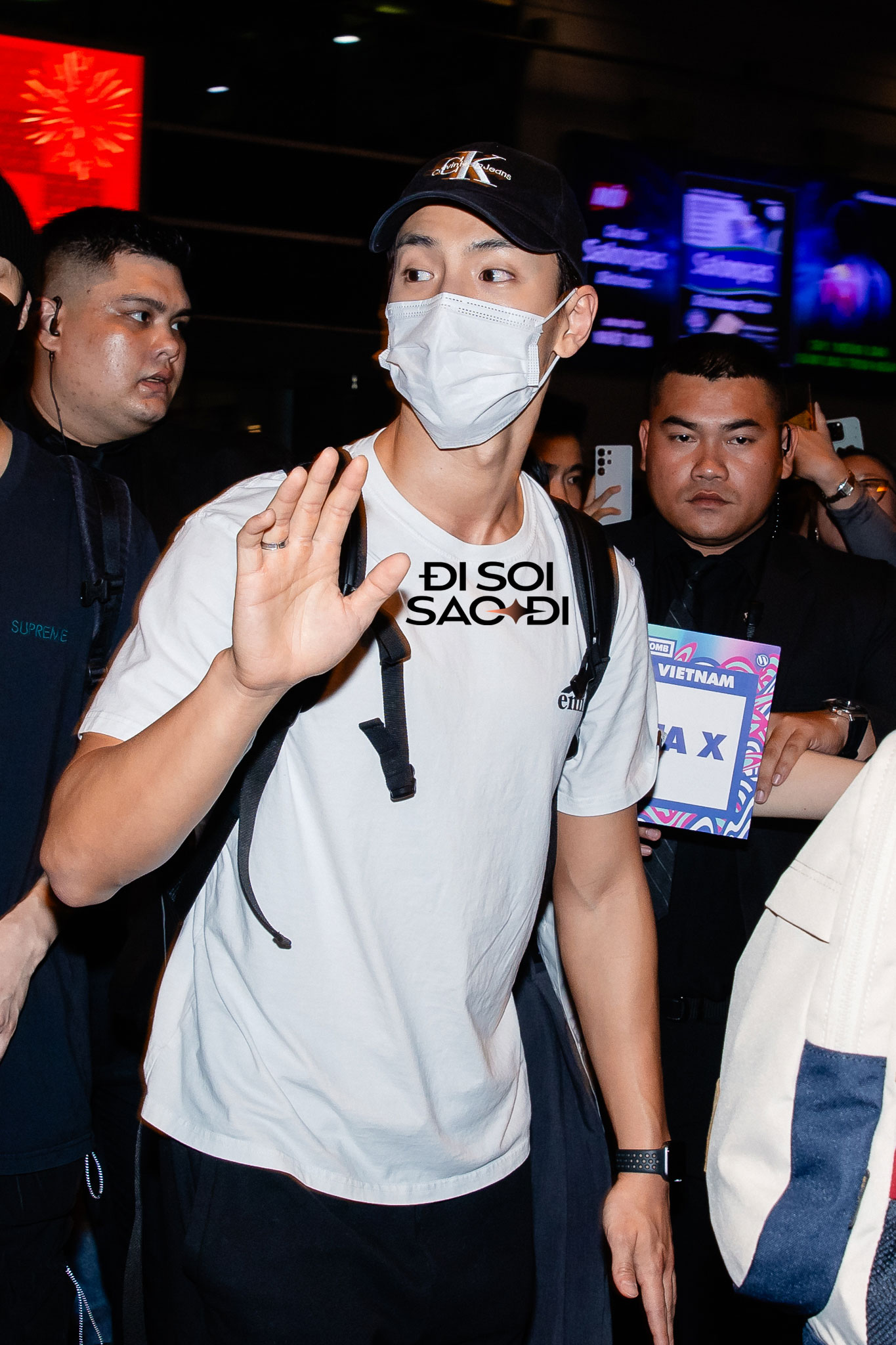 Dàn sao WATERBOMB đổ bộ Tân Sơn Nhất: Bi Rain kín đáo nhưng to cao ngời ngời, nữ idol gốc Việt lấn át