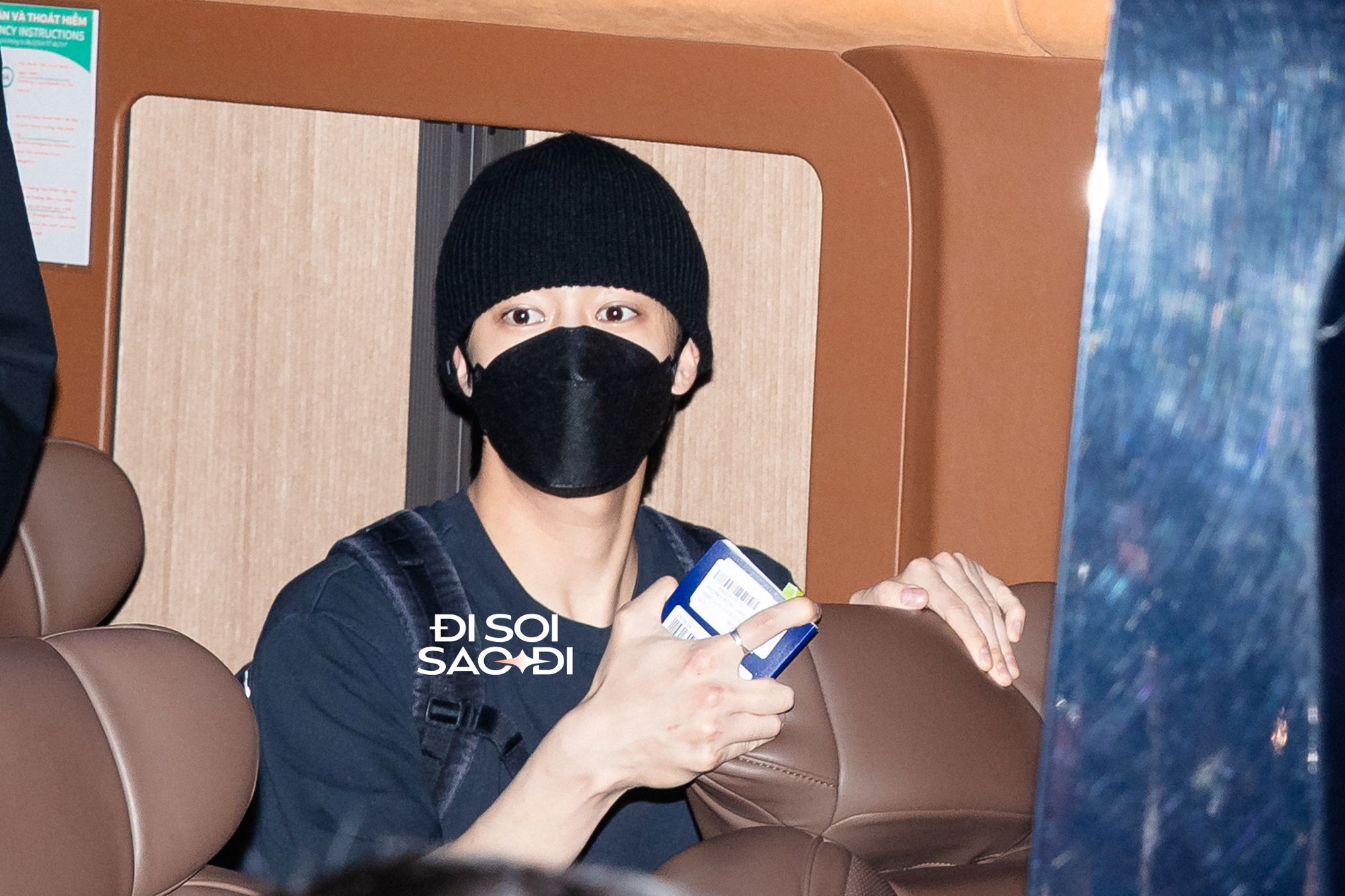 Dàn sao WATERBOMB đổ bộ Tân Sơn Nhất: Bi Rain kín đáo nhưng to cao ngời ngời, nữ idol gốc Việt lấn át