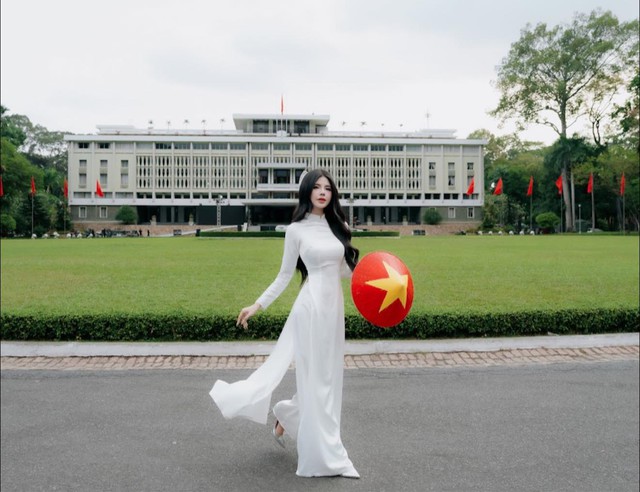 Nữ MC Mai Dora khoe dáng trong bộ ảnh áo dài mừng ngày 30-4