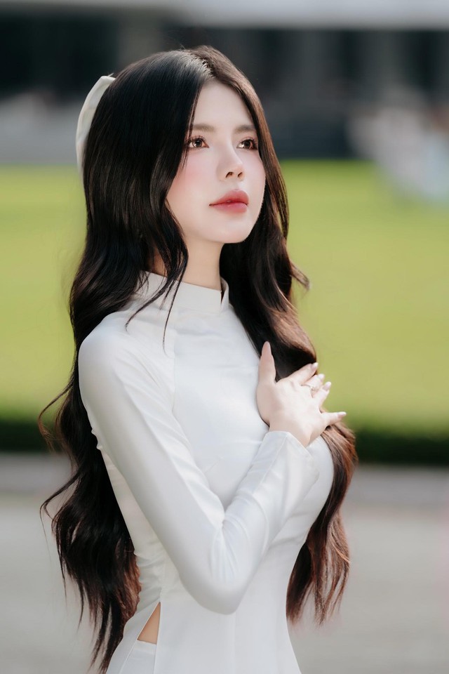 Mai Dora tung loạt ảnh áo dài chào mừng ngày 30-4 khiến dân tình