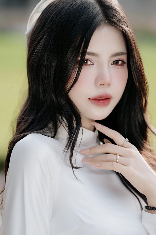 Mai Dora tung loạt ảnh áo dài chào mừng ngày 30-4 khiến dân tình