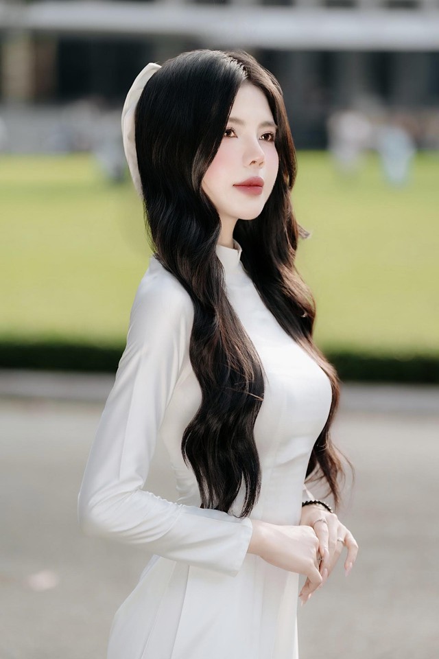 Mai Dora tung loạt ảnh áo dài chào mừng ngày 30-4 khiến dân tình