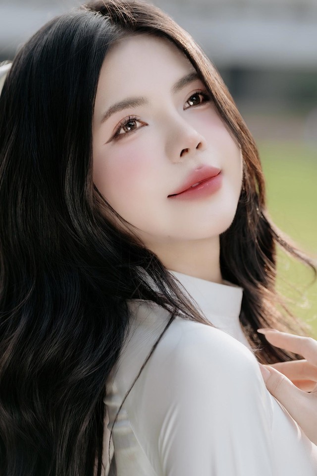 Mai Dora tung loạt ảnh áo dài chào mừng ngày 30-4 khiến dân tình