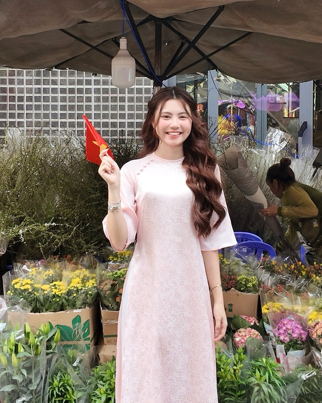 Lọ Lem - Hạt Dẻ bất giác bị bố Quyền Linh bắt gặp, lộ nhan sắc và tính cách thật- Ảnh 6.