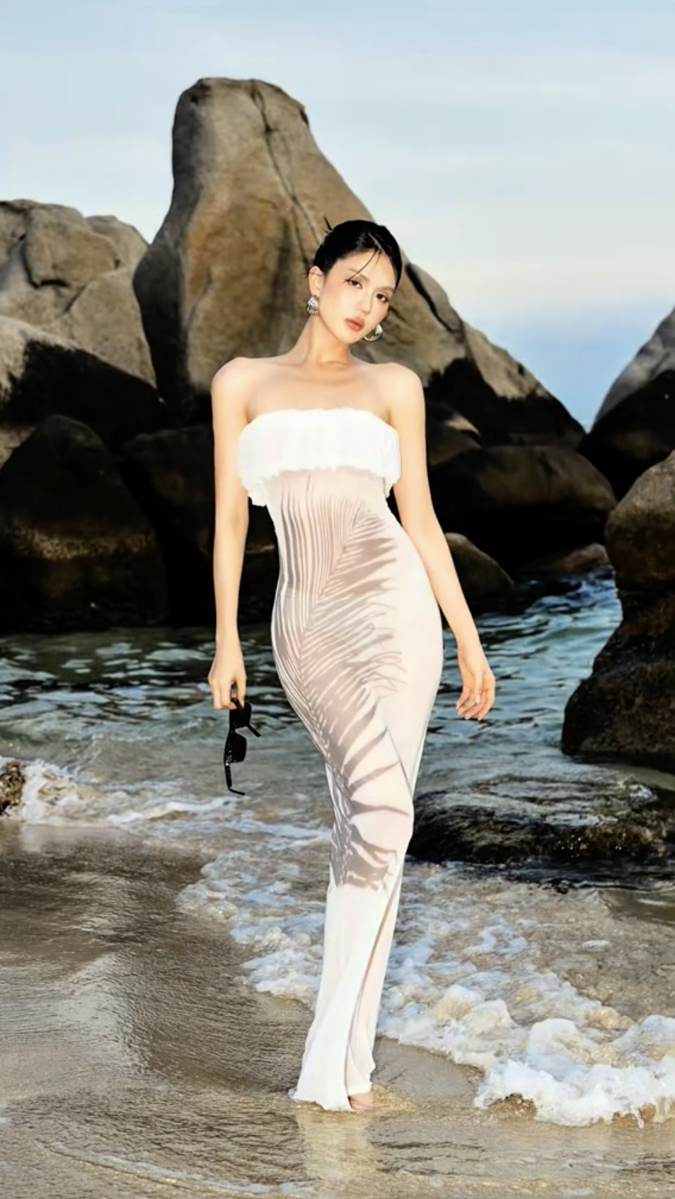 Ngọc Trinh lộ body thật qua camera thường, netizen so ảnh đã qua chỉnh sửa liền nói 1 câu!- Ảnh 2.